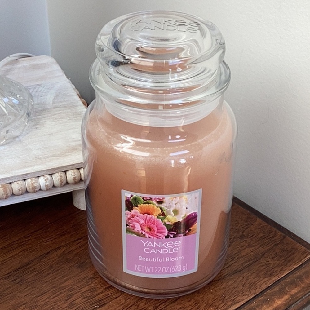Yankee candle, beautiful bloom scented candle, never used, 22 ounce candle - Picture 8 of 8